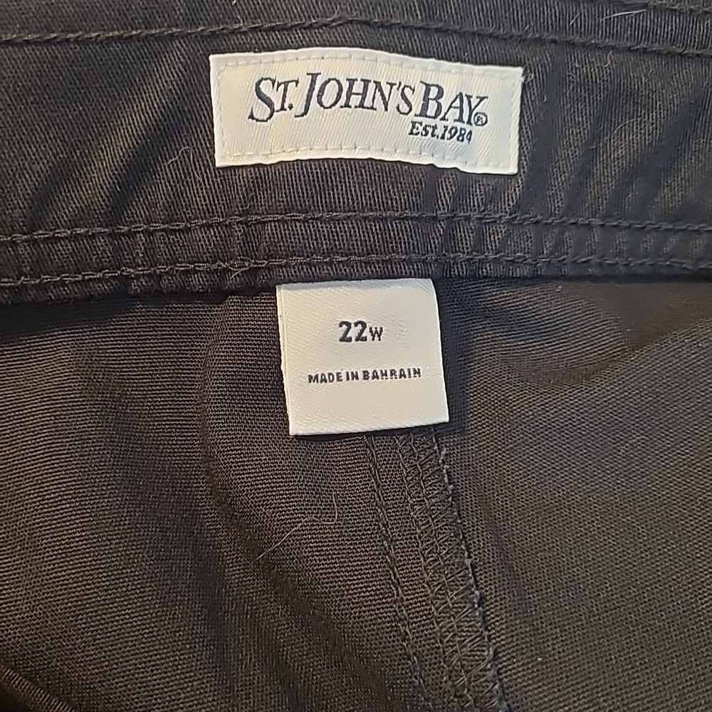 St Johns Bay Secretly Slender Classic Fit Black Bermuda Shorts Womens 22W NWT - Picture 3 of 10